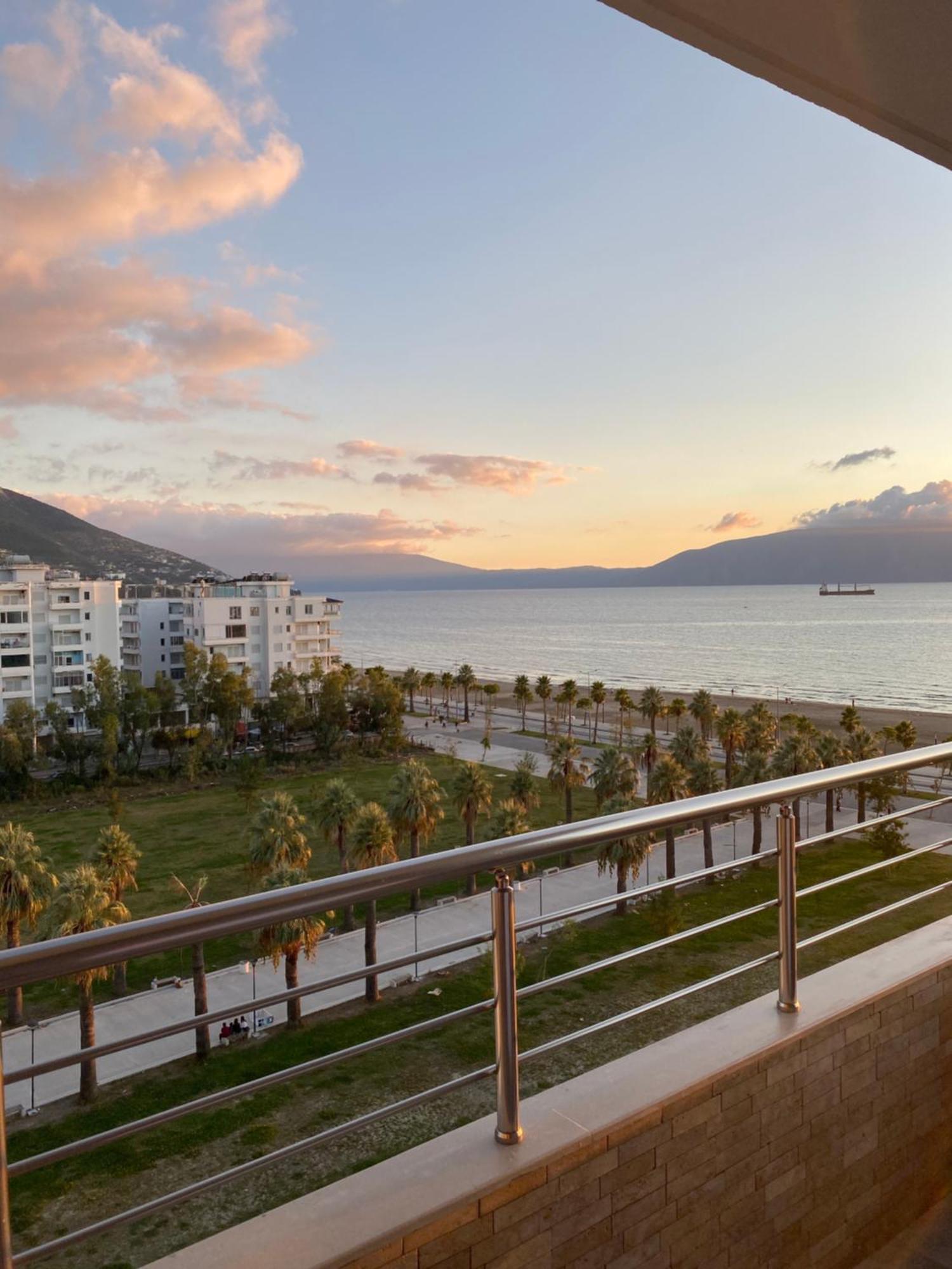 Sea Side Apartment Vlore Exterior photo